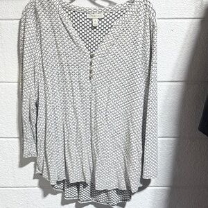 Dana Buchman Black and White Geometric Blouse